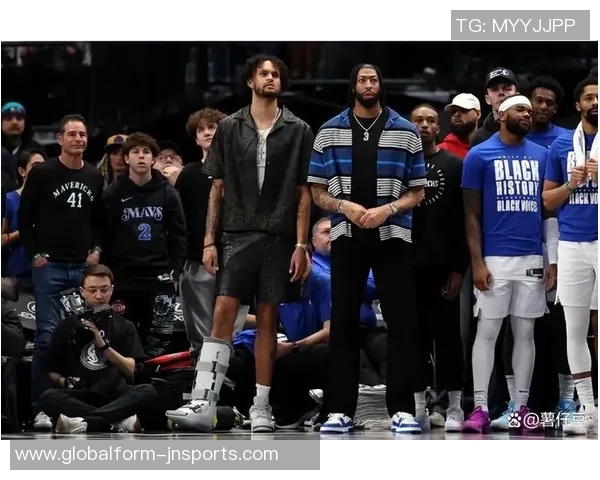 独行侠训练照曝光浓眉佩戴护目镜克莱弗与拉格齐齐亮相展现状态 独行侠训练照曝光浓眉佩戴护目镜克莱弗与拉格齐齐亮相展现状态