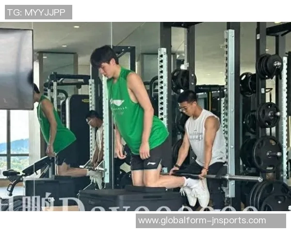 杨瀚森揭秘克里斯哥哥的努力生活习惯每天早起自学英语与妻子视频通话 杨瀚森揭秘克里斯哥哥的努力生活习惯每天早起自学英语与妻子视频通话