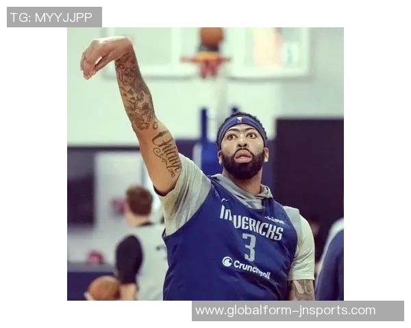 独行侠训练照曝光弗拉格与安东尼戴维斯激烈对抗展现竞争精神 独行侠训练照曝光弗拉格与安东尼戴维斯激烈对抗展现竞争精神