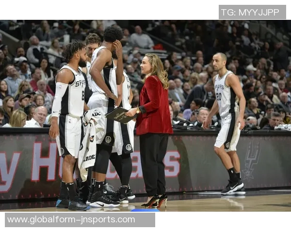 哈蒙执教王牌四年三夺总冠军成就WNBA传奇教练之路 哈蒙执教王牌四年三夺总冠军成就WNBA传奇教练之路