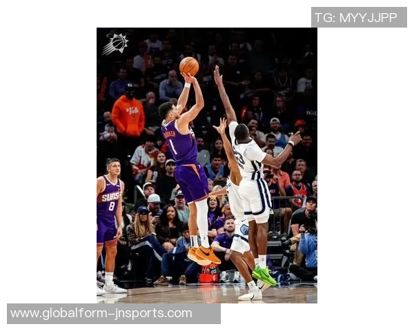 布克半场表现平平18分钟仅得10分3篮板6助攻正负值惨淡11 布克半场表现平平18分钟仅得10分3篮板6助攻正负值惨淡11