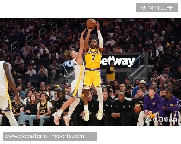 湖人官方宣布克莱伯因斜肌拉伤缺席揭幕战将于两周后复查 湖人官方宣布克莱伯因斜肌拉伤缺席揭幕战将于两周后复查