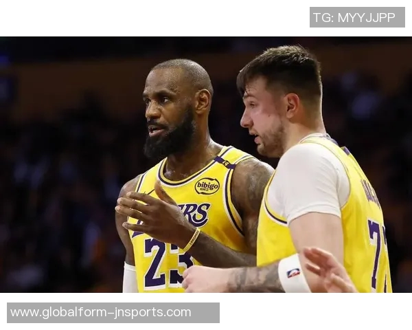 詹姆斯分享与东契奇里夫斯配合心得期待弱侧接球机会 詹姆斯分享与东契奇里夫斯配合心得期待弱侧接球机会