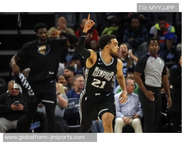 小卡特称赞泰厄斯琼斯为理想控卫其沟通能力令各队垂涎欲滴 小卡特称赞泰厄斯琼斯为理想控卫其沟通能力令各队垂涎欲滴