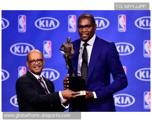 亚历山大制造杜兰特犯规象征新老球员交接的时代变迁